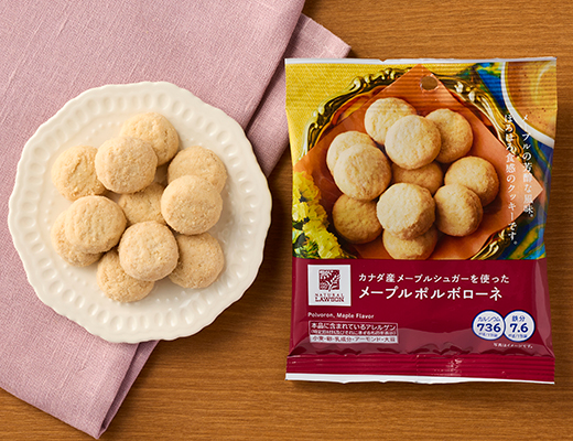 ローソンのカナダ産メープルシュガーを使ったメープルポルボローネ。税込価格：198円、カロリー：208kcal、たんぱく質：2.4g、脂質：12g、炭水化物：22.9g、糖質：22.3g、食物繊維：0.6g、食塩相当量：0.1g。