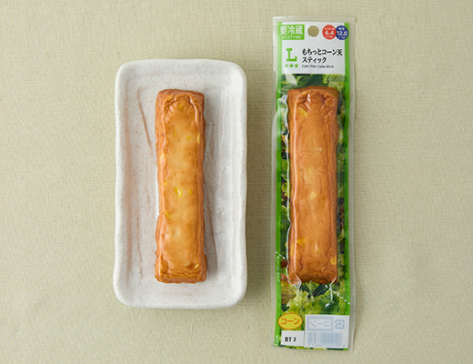 ローソンのもちっとコーン天スティックを比較する。税込価格：192円、カロリー：122kcal、1円あたりカロリー：0.64kcal/円、たんぱく質：6.4g、1円あたりたんぱく質：0.03g/円、脂質：5.2g、炭水化物：12.9g、糖質：12g、食物繊維：0.9g、食塩相当量：1.2g。