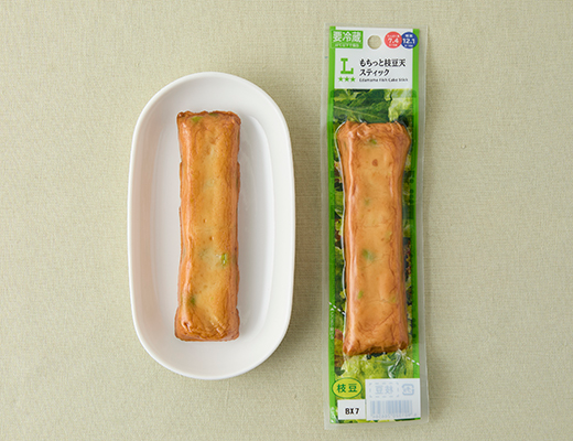 ローソンのもちっと枝豆天スティックを比較する。税込価格：192円、カロリー：127kcal、1円あたりカロリー：0.66kcal/円、たんぱく質：7.4g、1円あたりたんぱく質：0.04g/円、脂質：5.2g、炭水化物：13.1g、糖質：12.1g、食物繊維：1g、食塩相当量：1.6g。