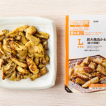 ローソンの炭火焼鳥かわ(柚子胡椒)を比較する。税込価格：225円、カロリー：230kcal、1円あたりカロリー：1.02kcal/円、たんぱく質：10.2g、1円あたりたんぱく質：0.05g/円、脂質：19.1g、炭水化物：4.5g、糖質：4.2g、食物繊維：0.3g、食塩相当量：1.4g。