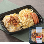 ローソンのよくばりセットメシ ガーリックライス＆ペペロンチーノ。税込価格：743円、カロリー：777kcal、たんぱく質：26.1g、脂質：26.1g、炭水化物：112.8g、糖質：105.9g、食物繊維：6.9g、食塩相当量：7.4g。