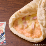 ローソンのピザロール ベーコン＆明太マヨ。税込価格：297円、カロリー：202kcal、たんぱく質：9.2g、脂質：7.1g、炭水化物：25.9g、糖質：24.6g、食物繊維：1.3g、食塩相当量：1.7g。