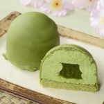 ローソンのUchi Café×森半 ショコラドーム 抹茶。税込価格：322円、カロリー：204kcal、たんぱく質：2.1g、脂質：13.8g、炭水化物：18g、糖質：17.8g、食物繊維：0.2g、食塩相当量：0.1g。