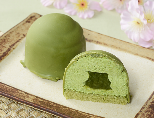 ローソンのUchi Café×森半 ショコラドーム 抹茶。税込価格：322円、カロリー：204kcal、たんぱく質：2.1g、脂質：13.8g、炭水化物：18g、糖質：17.8g、食物繊維：0.2g、食塩相当量：0.1g。