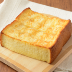 ローソンの生クリームとたまごの旨じゅわフレンチトースト。税込価格：160円、カロリー：472kcal、たんぱく質：9.4g、脂質：22.3g、炭水化物：59.1g、糖質：57.6g、食物繊維：1.5g、食塩相当量：1.8g。