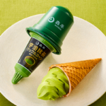 森半　宇治抹茶ワッフルコーン ローソン 森半こだわりの宇治抹茶を使用し、程よい苦み、渋みとまろやかな乳の味わいが楽しめるワッフルコーン。