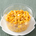 ローソンの無限！焼とうもろこし。税込価格：235円、カロリー：118kcal、たんぱく質：3.5g、脂質：4.3g、炭水化物：18.9g、糖質：13.8g、食物繊維：5.1g、食塩相当量：1.2g。
