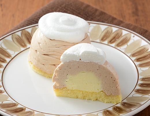ローソンのカスタードモンブラン。税込価格：322円、カロリー：135kcal、たんぱく質：2g、脂質：8.2g、炭水化物：13.4g、糖質：13g、食物繊維：0.4g、食塩相当量：0.1g。