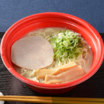 ローソンの天下一品監修 こってりMAXラーメン。税込価格：745円、カロリー：471kcal、たんぱく質：30.6g、脂質：7.9g、炭水化物：72.2g、糖質：66.4g、食物繊維：5.8g、食塩相当量：7.7g。