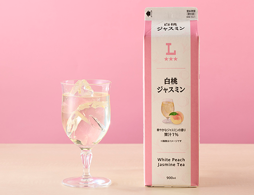 ローソンの白桃ジャスミンを比較する。税込価格：158円、カロリー：12kcal、1円あたりカロリー：0.08kcal/円、たんぱく質：0g、1円あたりたんぱく質：0.00g/円、脂質：0g、炭水化物：2.9g、糖質：2.9g、食物繊維：0g、食塩相当量：0g。