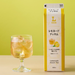 ローソンのレモネードアッサムを比較する。税込価格：158円、カロリー：16kcal、1円あたりカロリー：0.10kcal/円、たんぱく質：0g、1円あたりたんぱく質：0.00g/円、脂質：0g、炭水化物：4.1g、糖質：4.1g、食物繊維：0g、食塩相当量：0g。