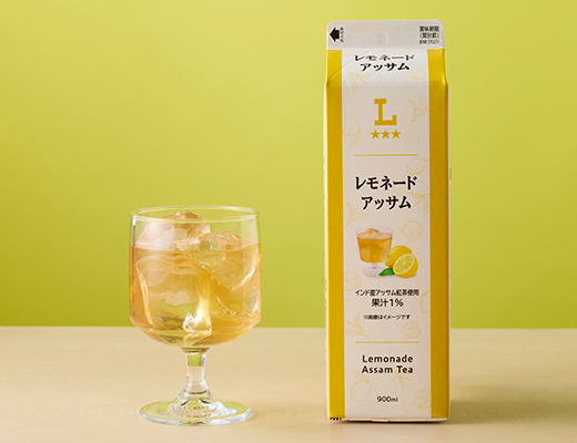 ローソンのレモネードアッサムを比較する。税込価格：158円、カロリー：16kcal、1円あたりカロリー：0.10kcal/円、たんぱく質：0g、1円あたりたんぱく質：0.00g/円、脂質：0g、炭水化物：4.1g、糖質：4.1g、食物繊維：0g、食塩相当量：0g。