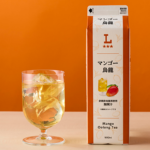 ローソンのマンゴー烏龍を比較する。税込価格：158円、カロリー：12kcal、1円あたりカロリー：0.08kcal/円、たんぱく質：0.1g、1円あたりたんぱく質：0.01未満g/円、脂質：0g、炭水化物：2.8g、糖質：2.8g、食物繊維：0g、食塩相当量：0g。