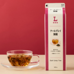 ローソンのアールグレイ 無糖 900mlを比較する。税込価格:138円、カロリー:0kcal、1円あたりカロリー:0.00kcal/円、たんぱく質:0g、1円あたりたんぱく質:0.00g/円、脂質:0g、炭水化物:0g、糖質:0g、食物繊維:0g、食塩相当量:0g。