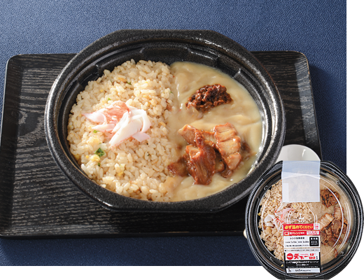 ローソンの天下一品監修 こってりMAXあんかけチャーハン。税込価格：697円、カロリー：508kcal、たんぱく質：15.7g、脂質：11.2g、炭水化物：88g、糖質：84.3g、食物繊維：3.7g、食塩相当量：5.8g。
