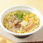 味噌バターコーンラーメン ローソン 濃厚でコクがある味噌スープにちぢれ麺を合わせ、もやし、肉そぼろ、バター、コーンをトッピング。