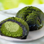 Uchi Café×森半　濃い抹茶クッキーシュー ローソン 森半コラボ商品。宇治抹茶を使用した2種類のクリームが楽しめるクッキーシュー。
