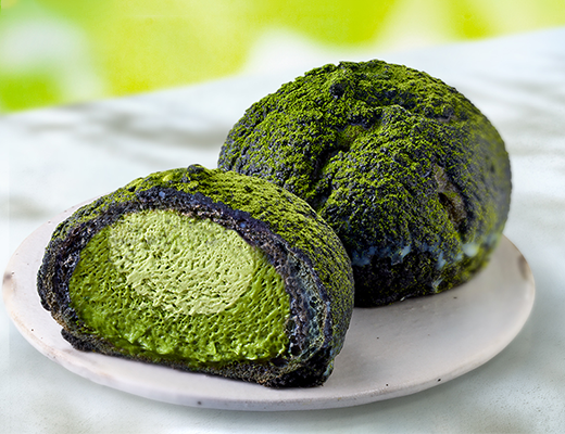 Uchi Café×森半　濃い抹茶クッキーシュー ローソン 森半コラボ商品。宇治抹茶を使用した2種類のクリームが楽しめるクッキーシュー。
