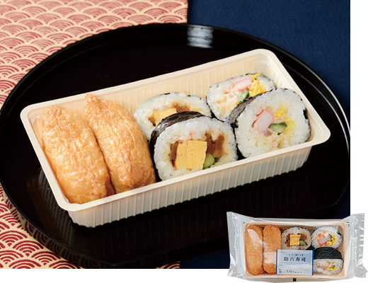 ローソンの助六寿司。税込価格：551円、カロリー：466kcal、たんぱく質：13.8g、脂質：10.5g、炭水化物：80.8g、糖質：77.4g、食物繊維：3.4g、食塩相当量：3.3g。
