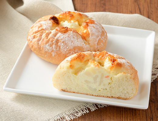 ローソンのポテトチーズパン。税込価格：192円、カロリー：267kcal、たんぱく質：7.3g、脂質：11.4g、炭水化物：34.7g、糖質：32.8g、食物繊維：1.9g、食塩相当量：1.1g。