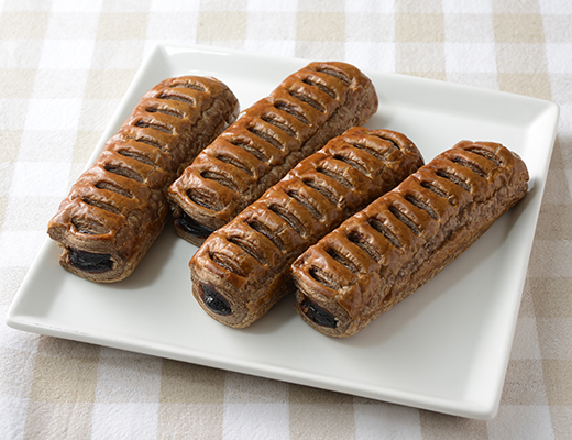 ローソンのチョコスティックパイ 4本入。税込価格：192円、カロリー：134kcal、たんぱく質：2.1g、脂質：8.3g、炭水化物：13g、糖質：12.4g、食物繊維：0.6g、食塩相当量：0.3g。