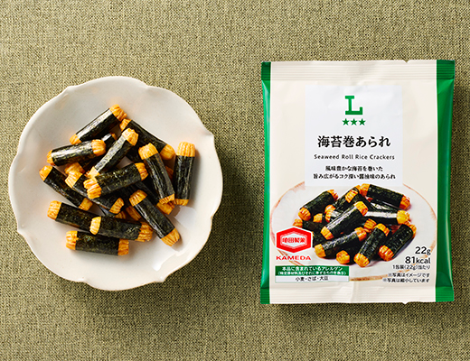 ローソンの海苔巻あられを比較する。税込価格：158円、カロリー：81kcal、1円あたりカロリー：0.51kcal/円、たんぱく質：2.6g、1円あたりたんぱく質：0.02g/円、脂質：0.1g、炭水化物：17.8g、糖質：17.2g、食物繊維：0.6g、食塩相当量：0.5g。