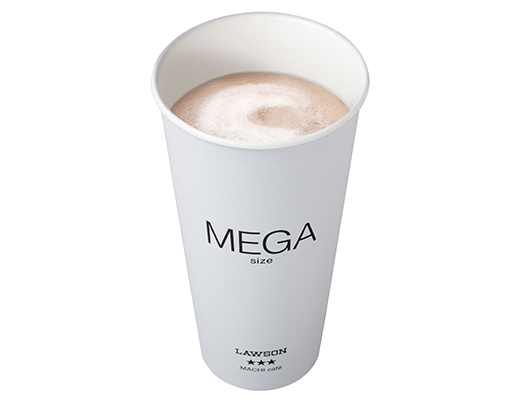 ローソンのメガホットカフェラテ。税込価格：380円、カロリー：181kcal、たんぱく質：9.7g、脂質：10.4g、炭水化物：16.1g、糖質：15.7g、食物繊維：0.4g、食塩相当量：0.3g。