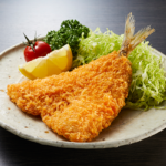 ローソンのふっくらあじフライ。税込価格：190円、カロリー：315kcal、たんぱく質：12.3g、脂質：21.3g、炭水化物：18.7g、糖質：18g、食物繊維：0.6g、食塩相当量：0.6g。