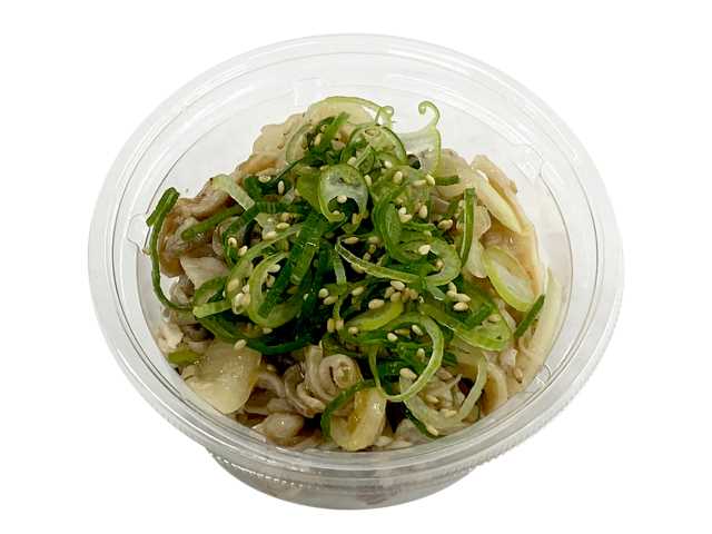 セブンイレブンの九州の味 酢もつを比較する。税込価格：322円、カロリー：96kcal、たんぱく質：15.4g、脂質：3.2g、炭水化物：1.7g、糖質：0.9g、食物繊維：0.8g、食塩相当量：2.2g。九州で人気の酢もつです。しっかりと酸味を効かせた味付けで、お酒のおつまみになる１品です。アレルギー：小麦。