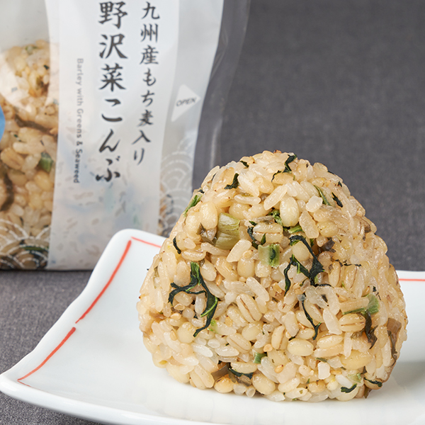ファミリーマートの【関東、関西、中国・四国】もち麦 野沢菜こんぶを比較する。税込価格：168円、カロリー：171kcal、1円あたりカロリー：1.02kcal/円、たんぱく質：3.3g、1円あたりたんぱく質：0.02g/円、脂質：2.2g、炭水化物：35.8g、食塩相当量：1.6g。もち麦入りごはんに、野沢菜と昆布を混ぜ込みました。 ※静岡県の一部では取り扱いがございません。アレルギー：小麦、卵、ごま、さば、大豆。