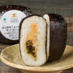 ファミリーマートの【九州】全力投球！ばくだんむすび（鯵マヨ・明太マヨ・高菜）を比較する。税込価格：398円。「福岡ソフトバンクホークス」応援企画対象商品です。鯵のマヨ和え、明太子マヨ、高菜の3種の具材を詰め込んだばくだんむすびです。