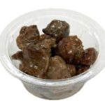 セブンイレブンのたんぱく質が摂れる 砂肝黒胡椒焼きを比較する。税込価格：387円、カロリー：159kcal、1円あたりカロリー：0.41kcal/円、たんぱく質：27.5g、1円あたりたんぱく質：0.07g/円、脂質：4.1g、炭水化物：3.2g、糖質：2.7g、食物繊維：0.5g、食塩相当量：1.6g。コリっとした砂肝を香ばしく焼き上げ、黒胡椒を効かせることでお酒に合う味わいに仕上げました。アレルギー：卵、小麦。