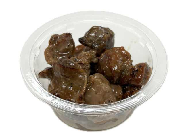 セブンイレブンのたんぱく質が摂れる 砂肝黒胡椒焼きを比較する。税込価格：387円、カロリー：159kcal、1円あたりカロリー：0.41kcal/円、たんぱく質：27.5g、1円あたりたんぱく質：0.07g/円、脂質：4.1g、炭水化物：3.2g、糖質：2.7g、食物繊維：0.5g、食塩相当量：1.6g。コリっとした砂肝を香ばしく焼き上げ、黒胡椒を効かせることでお酒に合う味わいに仕上げました。アレルギー：卵、小麦。