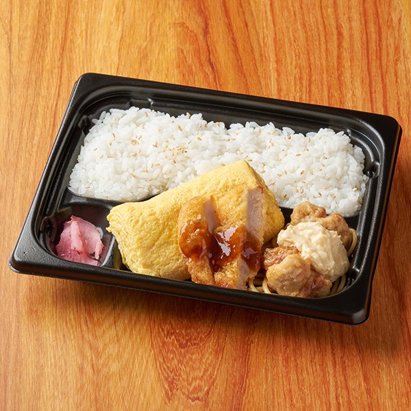 ファミリーマートの【関西】だし巻き玉子&とんかつチキン南蛮弁当を比較する。税込価格：698円。だし含みの良いだし巻きたまごと、とんかつ、チキン南蛮を組み合わせたお弁当です。 ※和歌山県の一部では取り扱いがございません。