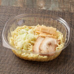 ファミリーマートの【東北】冷し喜多方ラーメンを比較する。税込価格：550円。ひんやり楽しめる冷たいスープの喜多方ラーメンです。ポークと魚介の旨みのスープにやや太めのちぢれ麺、チャーシュー2枚とねぎをトッピングしました。 ※新潟県の一部では取り扱いがございません。