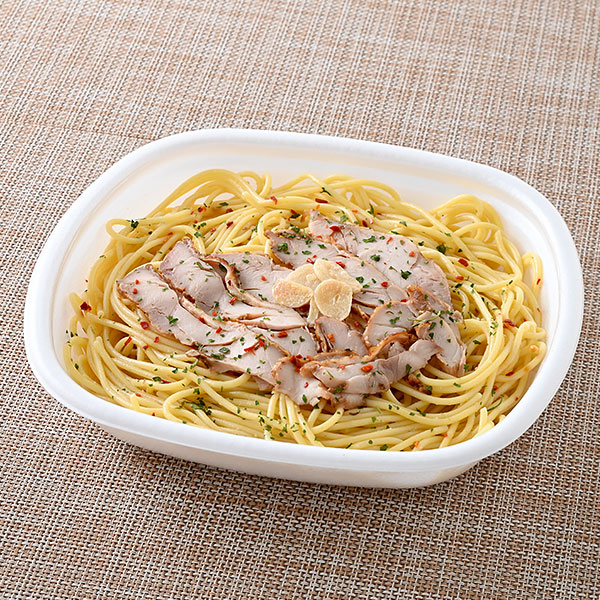 ファミリーマートの大盛 グリルチキンのペペロンチーノを比較する。税込価格：598円。大盛サイズのペペロンチーノが登場します。グリルチキンをトッピングし香ばしいにんにくの風味を加えた食べごたえのあるぺペロンチーノです。
