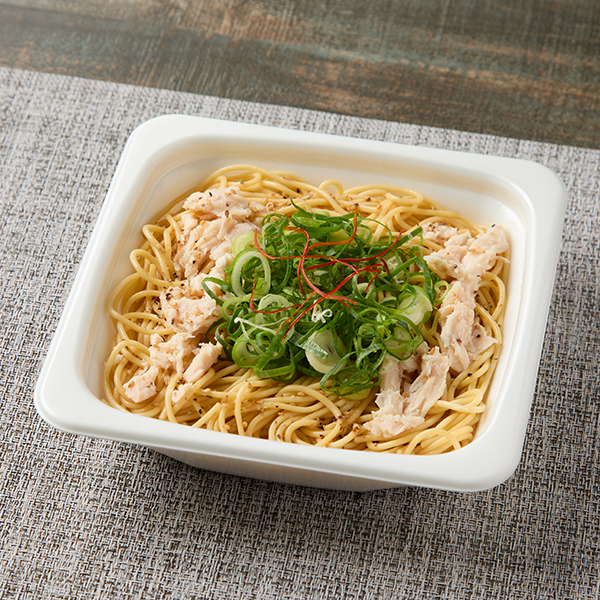 ファミリーマート ごま油香る 青ねぎと蒸し鶏のパスタ