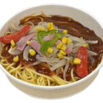 セブンイレブンのあんかけスパゲティ ミラカンを比較する。税込価格：594円、カロリー：525kcal、たんぱく質：18.9g、脂質：10.7g、炭水化物：91.2g、糖質：85.4g、食物繊維：5.8g、食塩相当量：7.3g。東海地区で馴染みのある、あんかけスパゲティです。アレルギー：卵、乳、小麦。