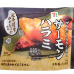 セブンイレブンの北海道産ゆめぴりかおむすび サーモンハラミを比較する。税込価格：308円、カロリー：194kcal、1円あたりカロリー：0.63kcal/円、たんぱく質：5.1g、1円あたりたんぱく質：0.02g/円、脂質：2.9g、炭水化物：37g、糖質：36.5g、食物繊維：0.5g、食塩相当量：0.8g。醤油だれに絡ませた脂のりの良いサーモントラウトのハラミを具材にしたおむすびです。アレルギー：小麦。