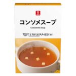 セブンイレブンの７ザ・プライス コンソメスープ ４．９ｇ×８袋を比較する。税込価格：214円、カロリー：15kcal、1円あたりカロリー：0.07kcal/円、たんぱく質：0.4g、1円あたりたんぱく質：0.01未満g/円、脂質：0.4g、炭水化物：2.6g、糖質：2.5g、食物繊維：0.1g、食塩相当量：1.3g。チキンとビーフの2種類を使用し、うまみとコクが味わえます。食事を選ばず、また飽きがこないコンソメスープです。シンプルなパッケージデザインにしました。アレルギー：卵、乳、小麦。