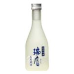 セブンイレブンの瑞鷹 爽涼冷酒 ３００ｍｌを比較する。税込価格：528円。