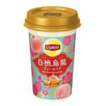 セブンイレブンのリプトン 白桃烏龍ティーエードを比較する。税込価格：205円。
