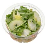 セブンイレブンの１／３日分の野菜がとれるセロリのナムルを比較する。税込価格：279円、カロリー：72kcal、たんぱく質：2.7g、脂質：5g、炭水化物：5.6g、糖質：2.6g、食物繊維：3g、食塩相当量：1.1g。旬の野菜「セロリ」を使用した１／３日分の野菜がとれる健康感のあるナムル仕立てです。アレルギー：卵、小麦。