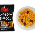 セブンイレブンの亀田製菓 ザクスティック スパイシーチキン風味を比較する。税込価格：161円。アレルギー：小麦。