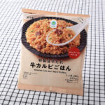 ファミリーマートの特製甘辛たれ牛カルビごはんを比較する。税込価格：321円。牛肉を特製の甘辛タレで仕立てた、コチュジャンとガーリックの香りがやみつきになるスタミナ系の牛カルビごはんです。