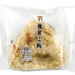 セブンイレブンの舞茸ご飯おむすびを比較する。税込価格：181円、カロリー：213kcal、たんぱく質：3.6g、脂質：1.1g、炭水化物：48.2g、糖質：46.1g、食物繊維：2.1g、食塩相当量：1.7g。舞茸，人参，油揚げを混ぜ込んだ、混ぜ飯おむすびです。アレルギー：小麦。