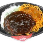 セブンイレブンの洋食プレート ハンバーグ＆ナポリタンを比較する。税込価格：646円、カロリー：767kcal、1円あたりカロリー：1.19kcal/円、たんぱく質：27g、1円あたりたんぱく質：0.04g/円、脂質：24.8g、炭水化物：110.9g、糖質：107g、食物繊維：3.9g、食塩相当量：3.6g。コク深いデミグラスソースのハンバーグと香ばしい太麺のナポリタンを組み合わせたお弁当です。アレルギー：卵、乳、小麦。