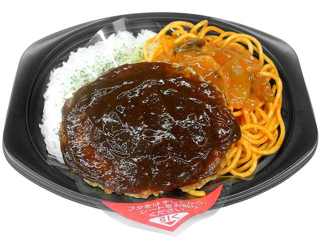 セブンイレブンの洋食プレート ハンバーグ＆ナポリタンを比較する。税込価格：646円、カロリー：767kcal、1円あたりカロリー：1.19kcal/円、たんぱく質：27g、1円あたりたんぱく質：0.04g/円、脂質：24.8g、炭水化物：110.9g、糖質：107g、食物繊維：3.9g、食塩相当量：3.6g。コク深いデミグラスソースのハンバーグと香ばしい太麺のナポリタンを組み合わせたお弁当です。アレルギー：卵、乳、小麦。
