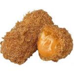 セブンイレブンのオマール海老味わうクリームコロッケを比較する。税込価格：180円、カロリー：244kcal、たんぱく質：4.1g、脂質：19g、炭水化物：14.8g、糖質：13.7g、食物繊維：1.1g、食塩相当量：0.7g。宮城県蔵王産の牛乳とソースアメリケーヌを使用したクリームコロッケです。アレルギー：卵、乳、小麦、えび特定原材料に準ずる20品目:大豆、鶏肉、ゼラチン。