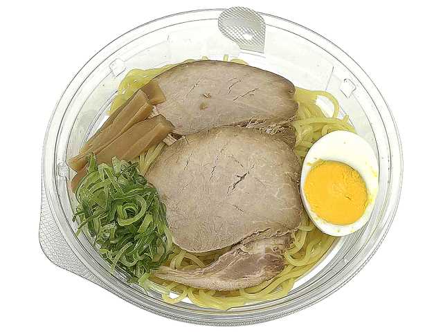セブンイレブンの冷かけ醤油ラーメンを比較する。税込価格：583円、カロリー：441kcal、1円あたりカロリー：0.76kcal/円、たんぱく質：23.2g、1円あたりたんぱく質：0.04g/円、脂質：11.6g、炭水化物：63.4g、糖質：58.7g、食物繊維：4.7g、食塩相当量：7g。冷たい醤油スープに、つるみのある麺を合わせた、さっぱり食べられる冷製醤油ラーメンです。アレルギー：卵、乳、小麦。